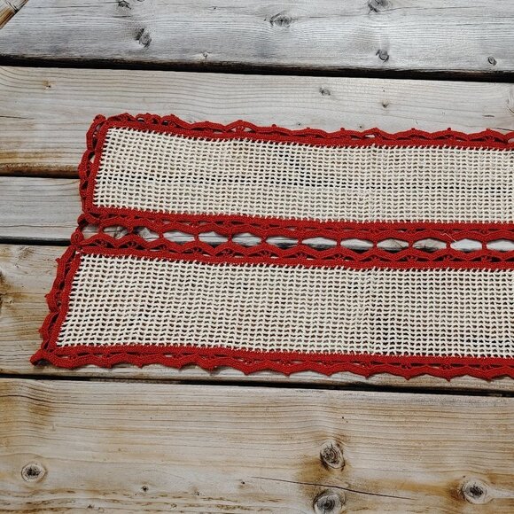 BEAUTIFUL Crochet Rectangle Table Runner - Picture 4 of 5